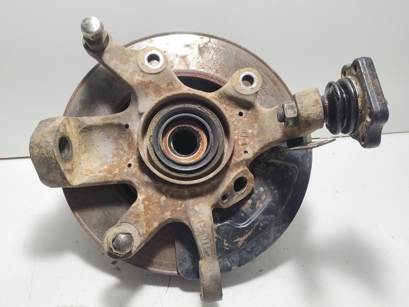 Recambio de mangueta delantera izquierda para nissan terrano ii (r20) 2.7 tdi 4wd referencia OEM IAM Nissan Terrano II (R20)  