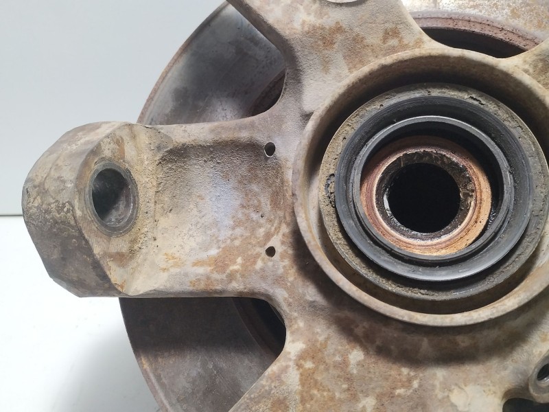 Recambio de mangueta delantera izquierda para nissan terrano ii (r20) 2.7 tdi 4wd referencia OEM IAM Nissan Terrano II (R20)  