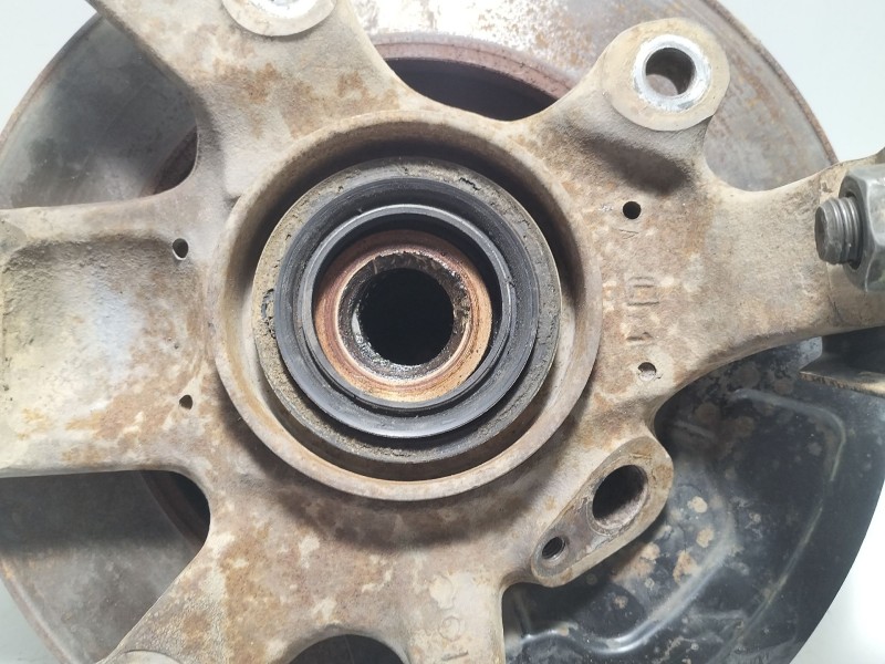 Recambio de mangueta delantera izquierda para nissan terrano ii (r20) 2.7 tdi 4wd referencia OEM IAM Nissan Terrano II (R20)  