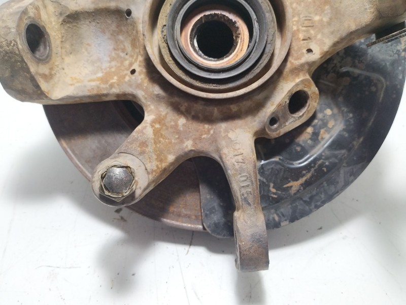 Recambio de mangueta delantera izquierda para nissan terrano ii (r20) 2.7 tdi 4wd referencia OEM IAM Nissan Terrano II (R20)  