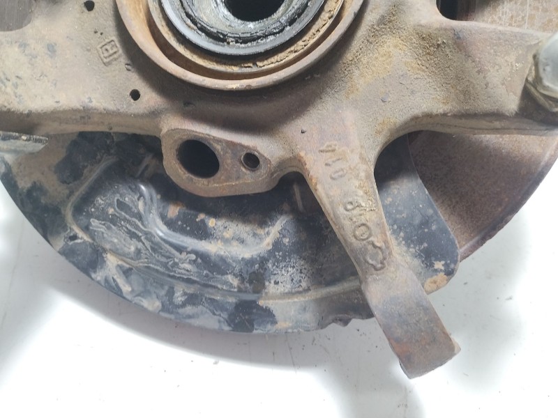 Recambio de mangueta delantera derecha para nissan terrano ii (r20) 2.7 tdi 4wd referencia OEM IAM Nissan Terrano II R20  