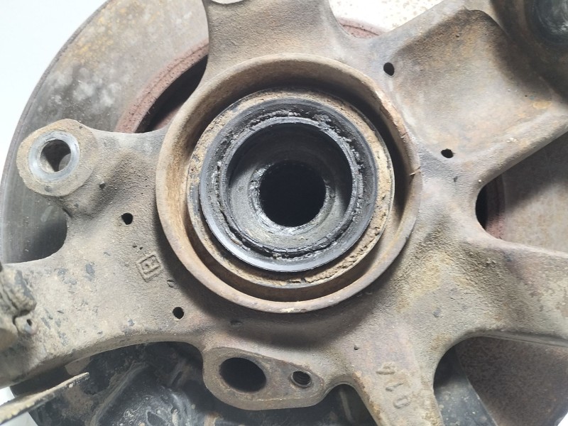 Recambio de mangueta delantera derecha para nissan terrano ii (r20) 2.7 tdi 4wd referencia OEM IAM Nissan Terrano II R20  