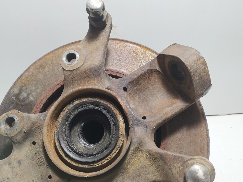 Recambio de mangueta delantera derecha para nissan terrano ii (r20) 2.7 tdi 4wd referencia OEM IAM Nissan Terrano II R20  