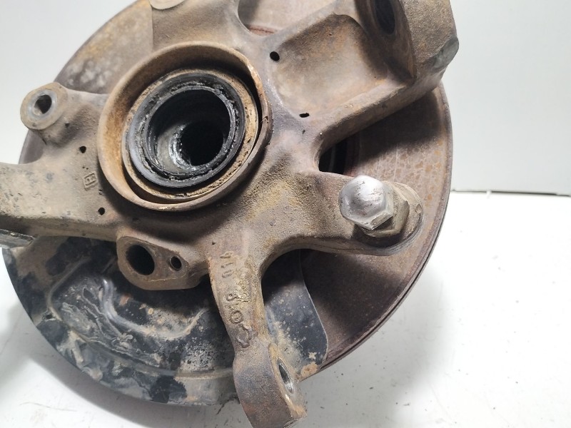 Recambio de mangueta delantera derecha para nissan terrano ii (r20) 2.7 tdi 4wd referencia OEM IAM Nissan Terrano II R20  