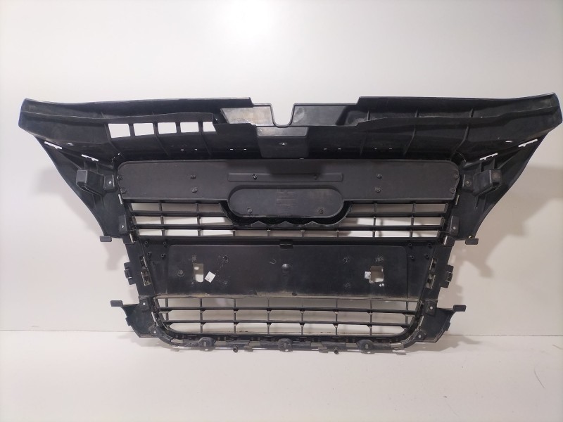 Recambio de rejilla delantera para audi a3 sportback (8pa) 2.0 tdi 16v referencia OEM IAM 4F0853651  