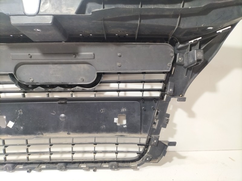 Recambio de rejilla delantera para audi a3 sportback (8pa) 2.0 tdi 16v referencia OEM IAM 4F0853651  