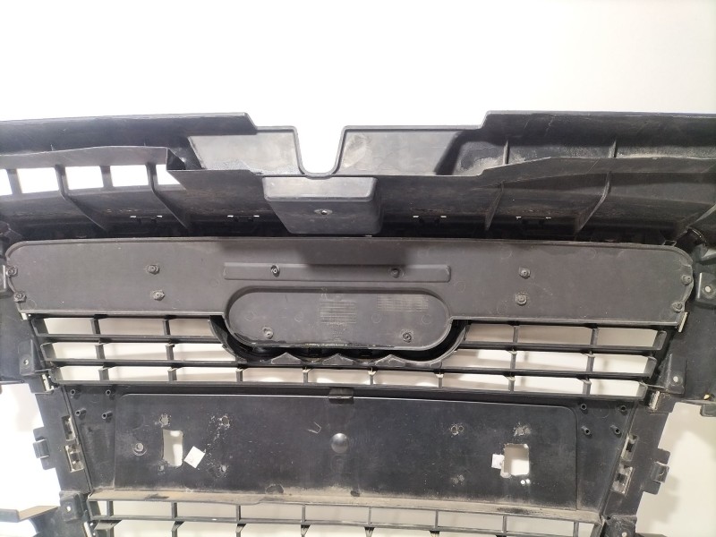 Recambio de rejilla delantera para audi a3 sportback (8pa) 2.0 tdi 16v referencia OEM IAM 4F0853651  