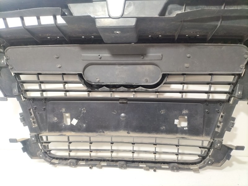 Recambio de rejilla delantera para audi a3 sportback (8pa) 2.0 tdi 16v referencia OEM IAM 4F0853651  