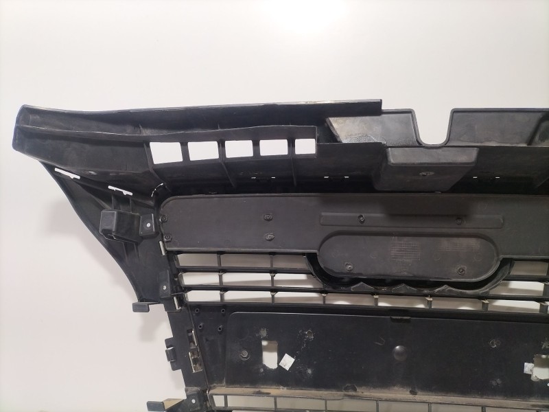 Recambio de rejilla delantera para audi a3 sportback (8pa) 2.0 tdi 16v referencia OEM IAM 4F0853651  