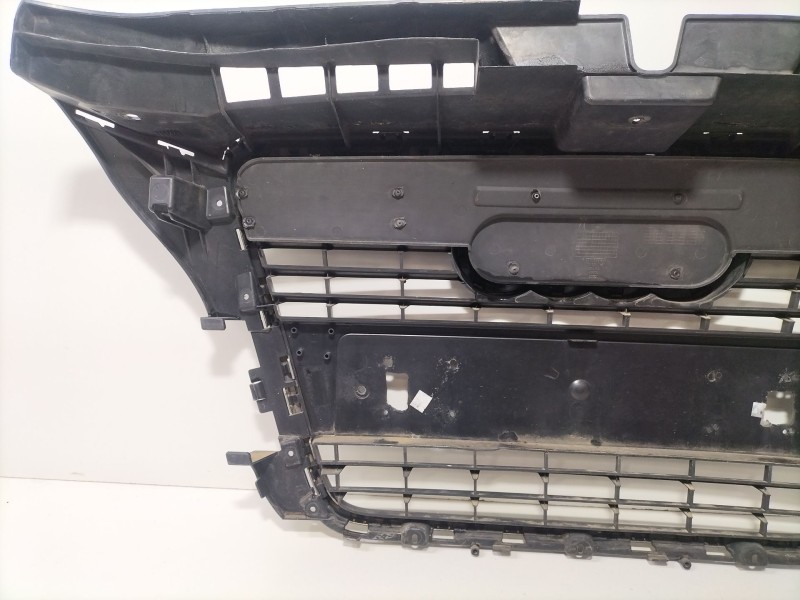Recambio de rejilla delantera para audi a3 sportback (8pa) 2.0 tdi 16v referencia OEM IAM 4F0853651  