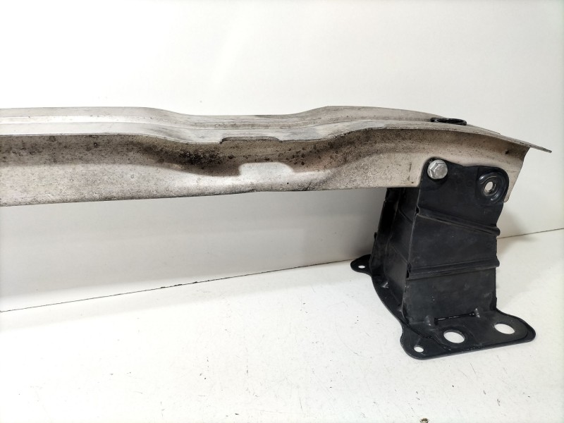 Recambio de refuerzo paragolpes delantero para audi a3 sportback (8pa) 2.0 tdi 16v referencia OEM IAM 8P0807113F  