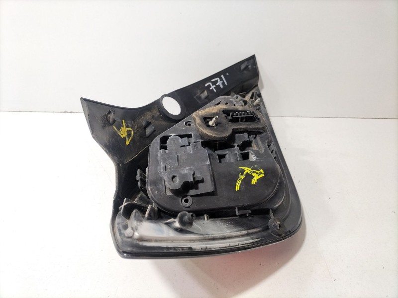 Recambio de piloto trasero derecho para opel astra h (a04) 1.7 cdti (l48) referencia OEM IAM 93190305  