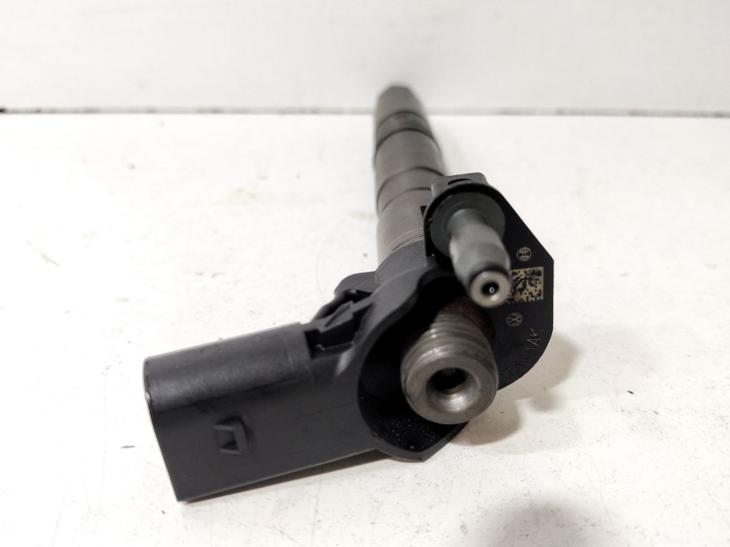 Recambio de inyector para audi a3 sportback (8pa) 2.0 tdi 16v referencia OEM IAM 03L130277  