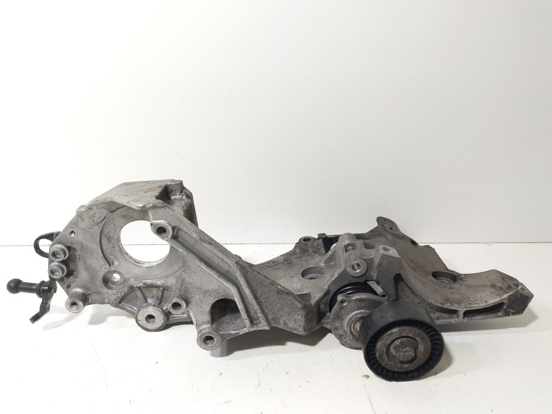 Recambio de soporte alternador para audi a3 sportback (8pa) 2.0 tdi 16v referencia OEM IAM 03L903143D  