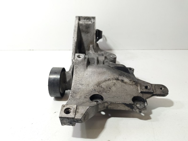Recambio de soporte alternador para audi a3 sportback (8pa) 2.0 tdi 16v referencia OEM IAM 03L903143D  