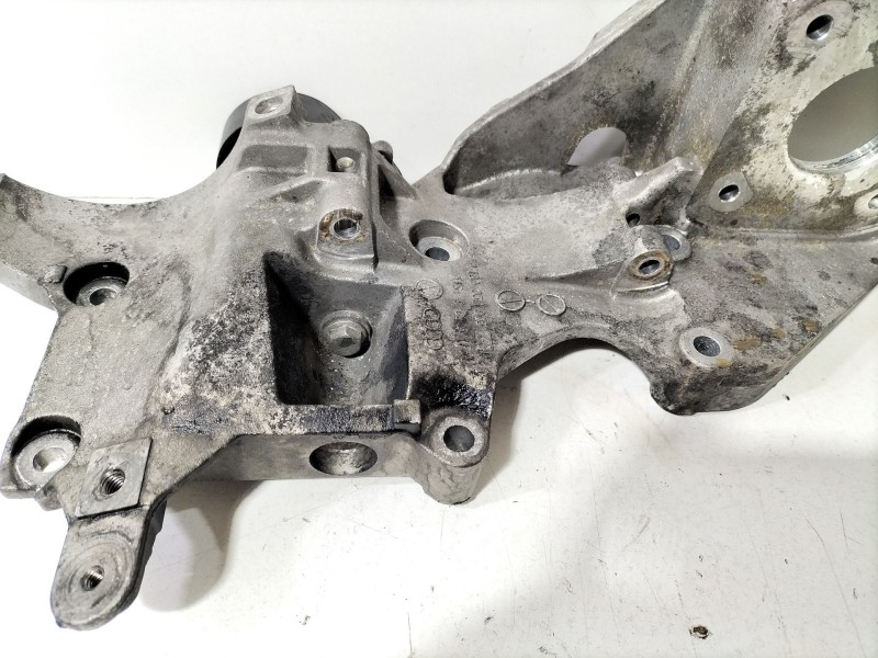 Recambio de soporte alternador para audi a3 sportback (8pa) 2.0 tdi 16v referencia OEM IAM 03L903143D  