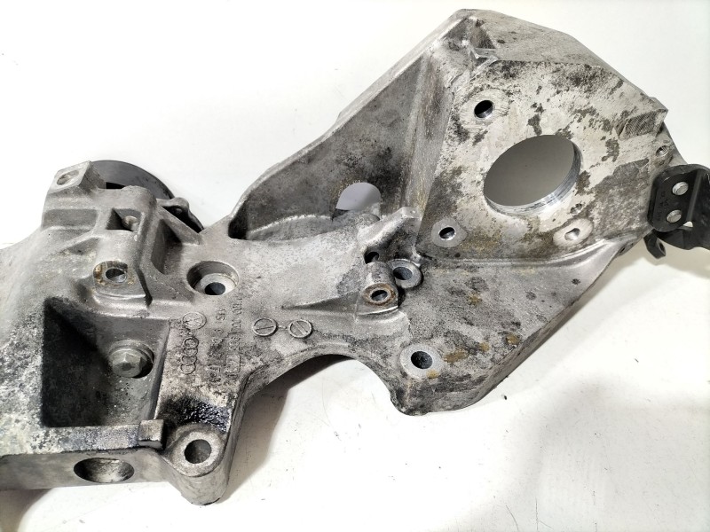 Recambio de soporte alternador para audi a3 sportback (8pa) 2.0 tdi 16v referencia OEM IAM 03L903143D  