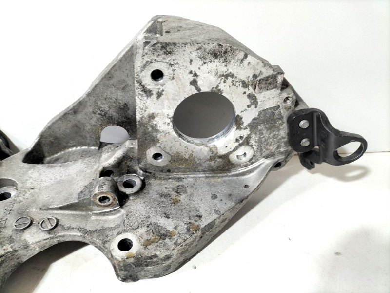 Recambio de soporte alternador para audi a3 sportback (8pa) 2.0 tdi 16v referencia OEM IAM 03L903143D  