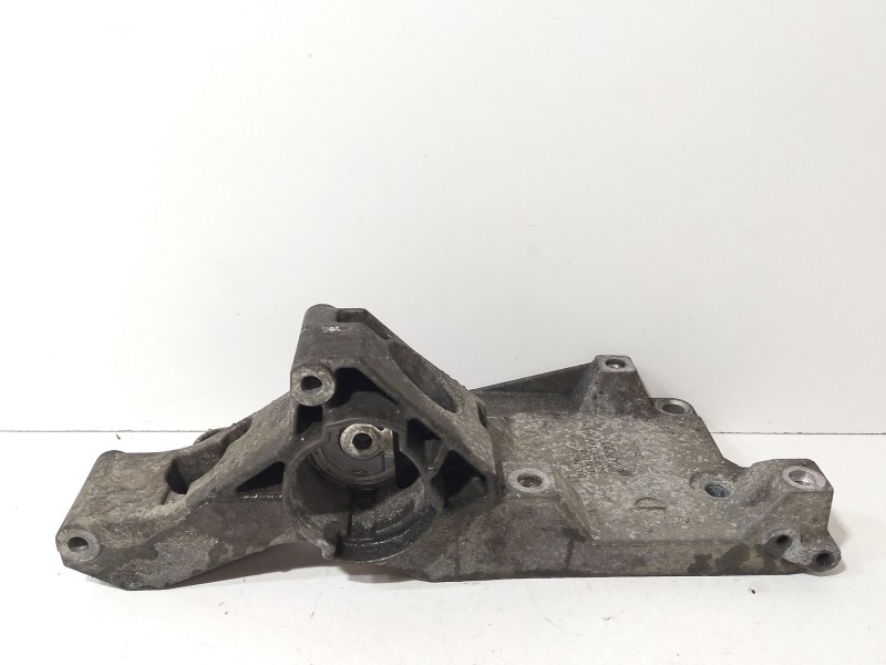 Recambio de soporte alternador para seat ibiza iii (6l1) 1.4 tdi referencia OEM IAM 038903143AG  