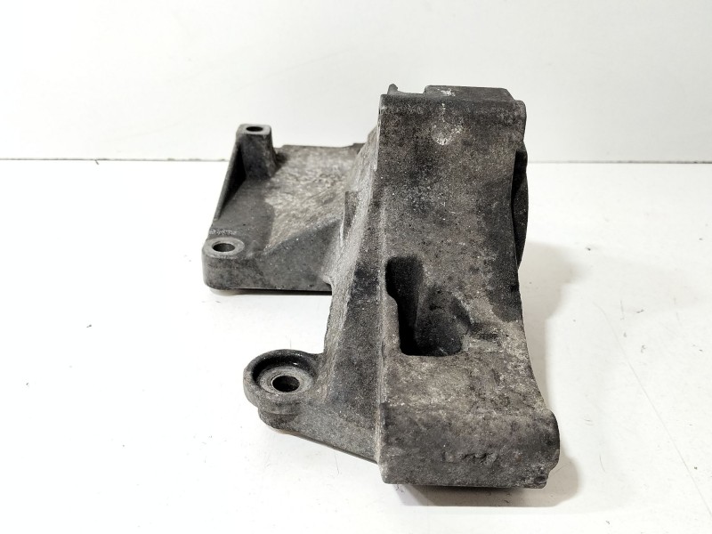 Recambio de soporte alternador para seat ibiza iii (6l1) 1.4 tdi referencia OEM IAM 038903143AG  