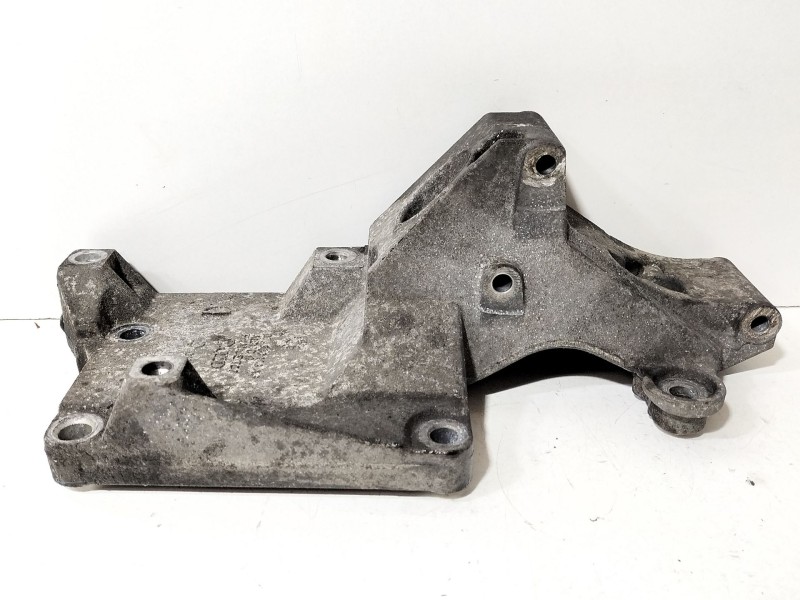 Recambio de soporte alternador para seat ibiza iii (6l1) 1.4 tdi referencia OEM IAM 038903143AG  