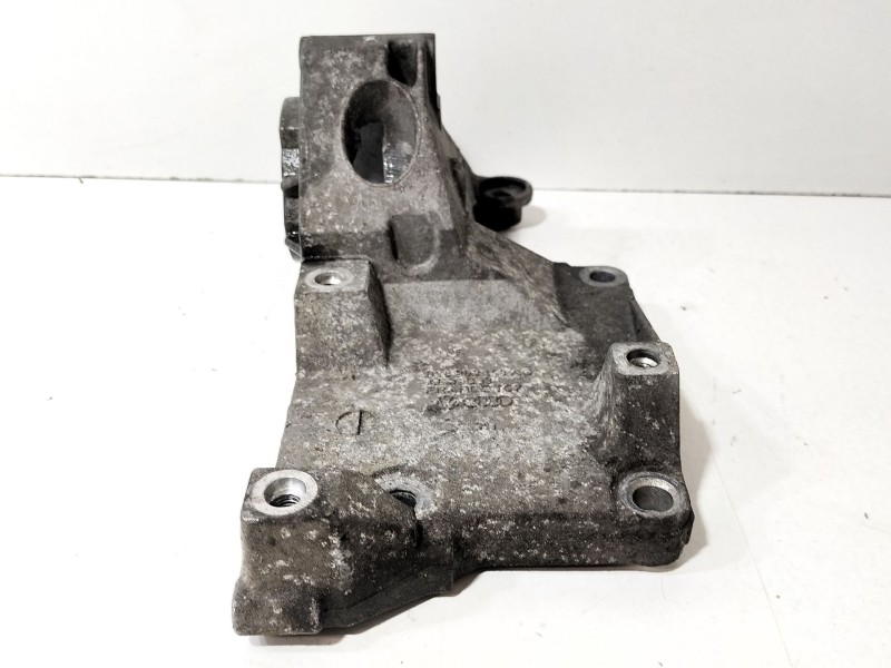 Recambio de soporte alternador para seat ibiza iii (6l1) 1.4 tdi referencia OEM IAM 038903143AG  