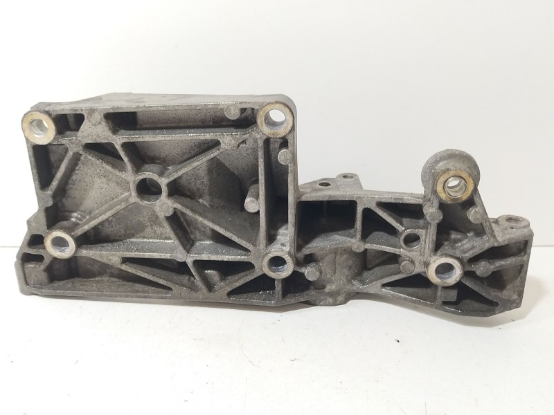 Recambio de soporte alternador para seat ibiza iii (6l1) 1.4 tdi referencia OEM IAM 038903143AG  