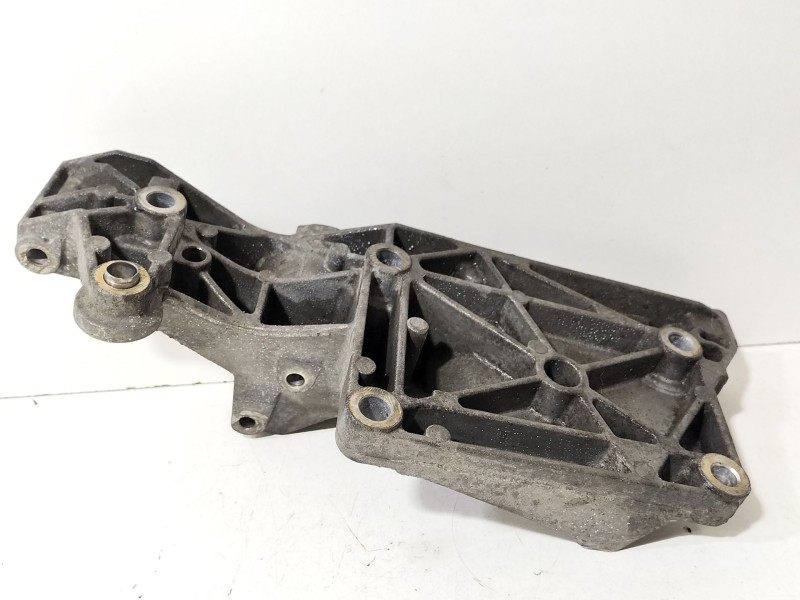 Recambio de soporte alternador para seat ibiza iii (6l1) 1.4 tdi referencia OEM IAM 038903143AG  