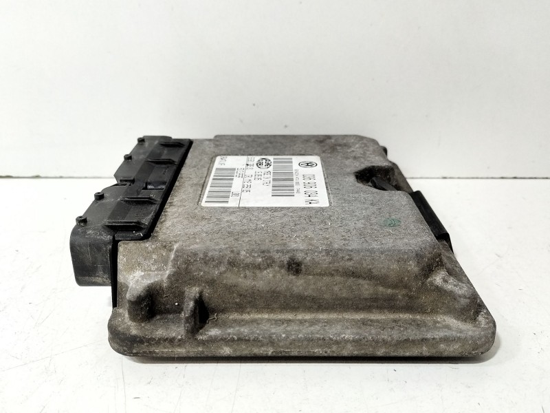 Recambio de centralita motor uce para volkswagen polo iv (9n_, 9a_) 1.4 16v referencia OEM IAM 036906034KA  