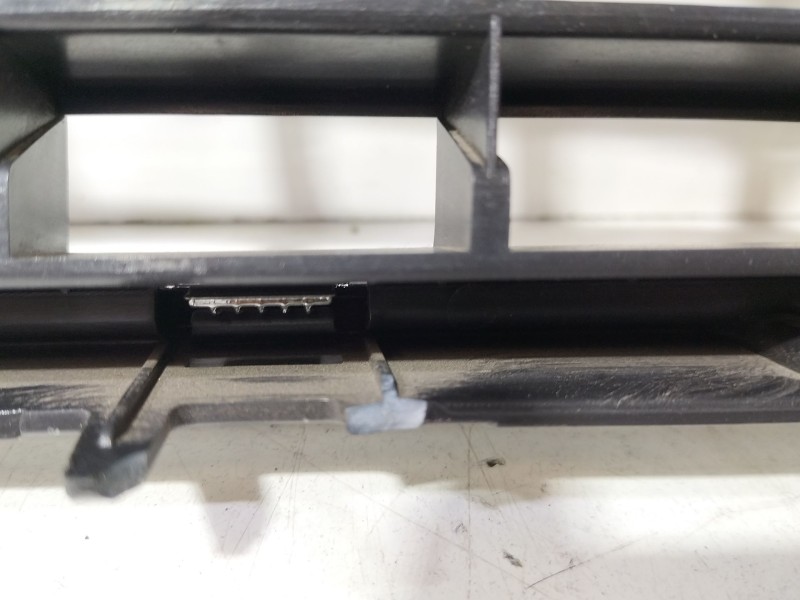 Recambio de rejilla delantera para audi a3 (8p) 2.0 tdi referencia OEM IAM 8P4853651A  