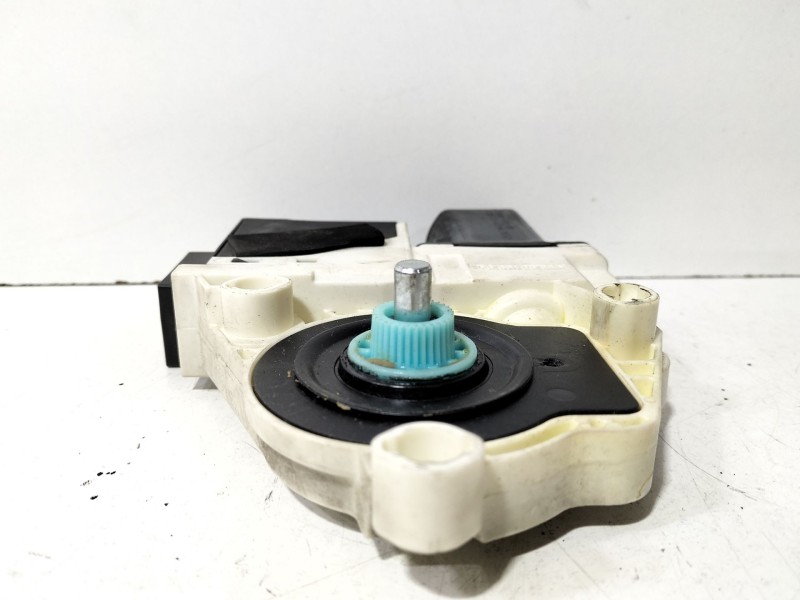 Recambio de motor elevalunas delantero derecho para seat ibiza iii (6l1) 1.9 tdi referencia OEM IAM 6L2959801  