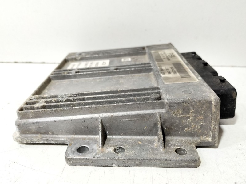 Recambio de centralita motor uce para citroën c3 1.4 referencia OEM IAM 9657018180  