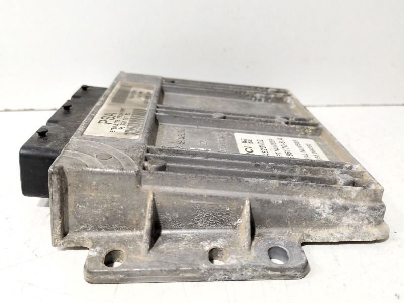 Recambio de centralita motor uce para citroën c3 1.4 referencia OEM IAM 9657018180  