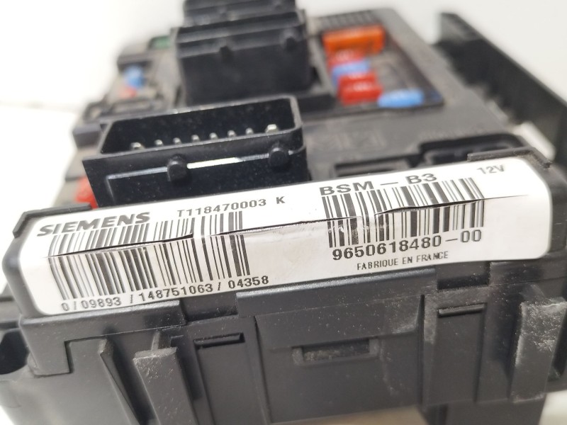 Recambio de caja reles / fusibles para citroën c3 1.4 referencia OEM IAM 9650618480  