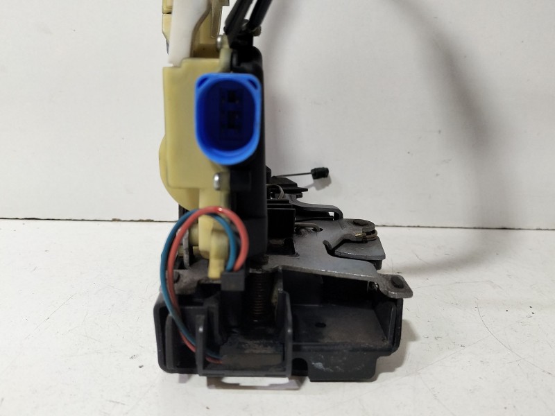 Recambio de cerradura puerta trasera izquierda para seat ibiza iii (6l1) 1.9 tdi referencia OEM IAM 3B4839015AN  