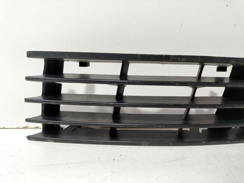 Recambio de moldura para audi a4 berlina (8e) 2.0 20v cat (alt) referencia OEM IAM 8E0807681  