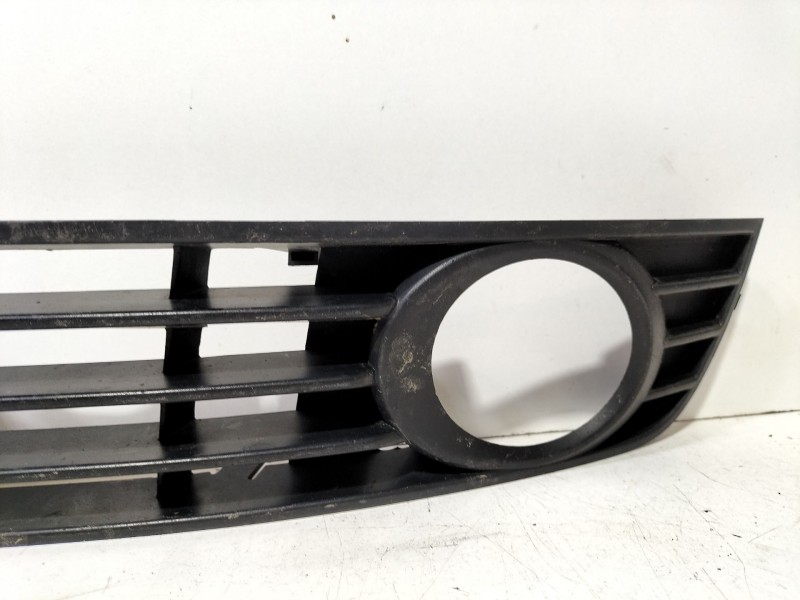 Recambio de moldura para audi a4 berlina (8e) 2.0 20v cat (alt) referencia OEM IAM 8E0807681  