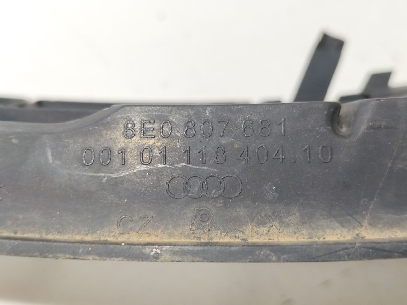 Recambio de moldura para audi a4 berlina (8e) 2.0 20v cat (alt) referencia OEM IAM 8E0807681  