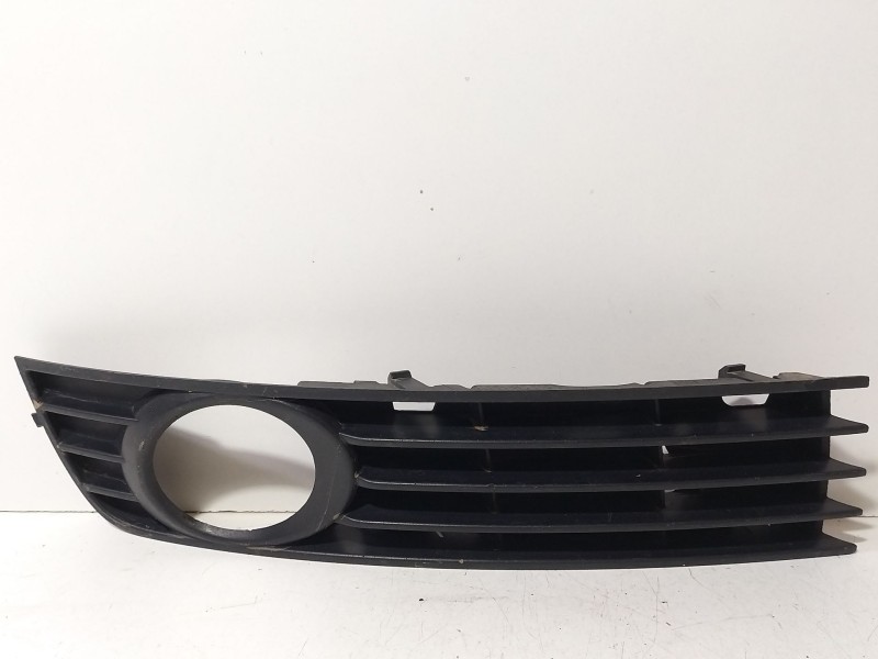 Recambio de moldura para audi a4 berlina (8e) 2.0 20v cat (alt) referencia OEM IAM 8E0807682A  
