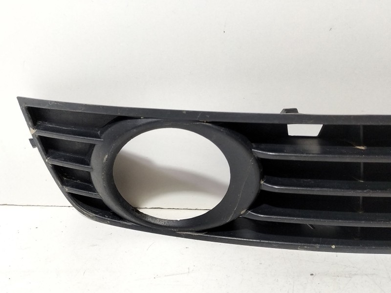 Recambio de moldura para audi a4 berlina (8e) 2.0 20v cat (alt) referencia OEM IAM 8E0807682A  
