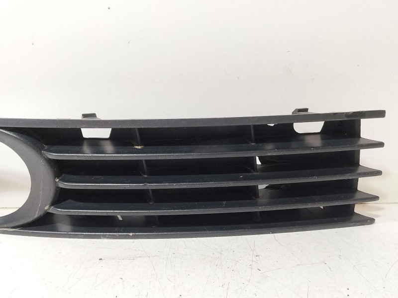 Recambio de moldura para audi a4 berlina (8e) 2.0 20v cat (alt) referencia OEM IAM 8E0807682A  