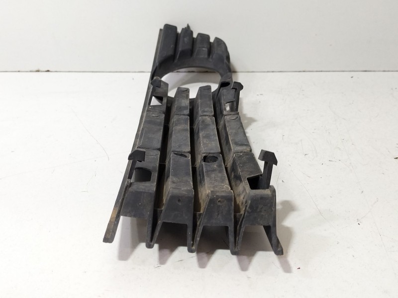 Recambio de moldura para audi a4 berlina (8e) 2.0 20v cat (alt) referencia OEM IAM 8E0807682A  