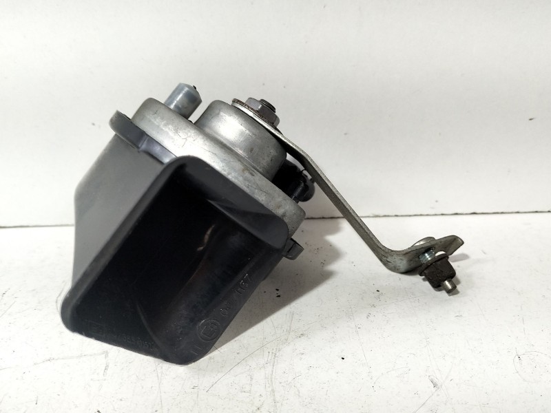 Recambio de claxon para bmw serie 3 coupe (e46) 318 ci referencia OEM IAM 51118195287  