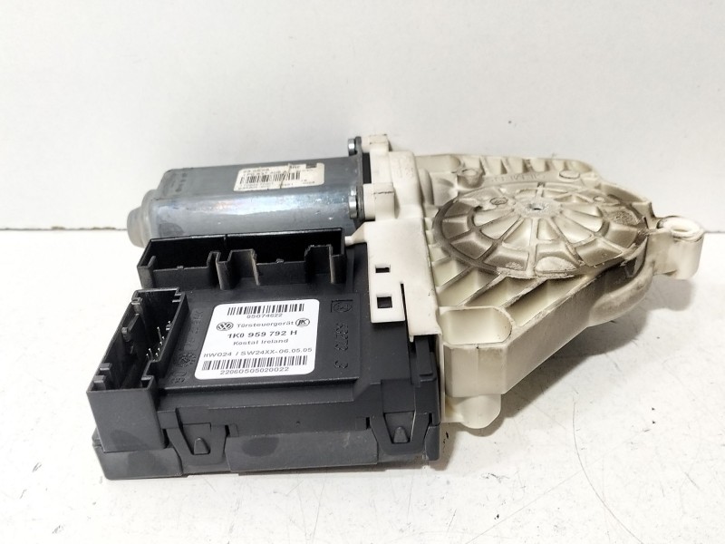 Recambio de motor elevalunas delantero derecho para seat leon (1p1) 2.0 tdi 16v referencia OEM IAM 1P0837402A  