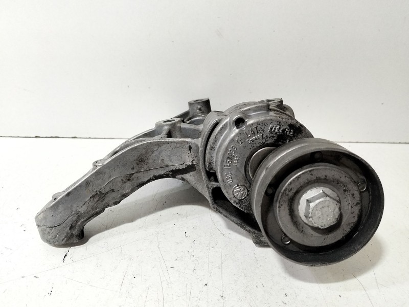 Recambio de soporte alternador para volkswagen golf v (1k1) 1.6 fsi referencia OEM IAM 1K0260885B  