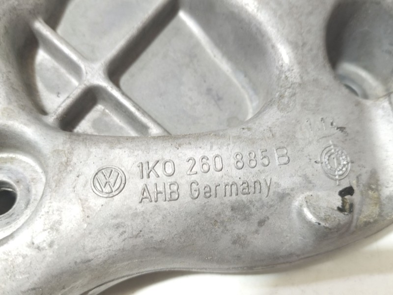 Recambio de soporte alternador para volkswagen golf v (1k1) 1.6 fsi referencia OEM IAM 1K0260885B  