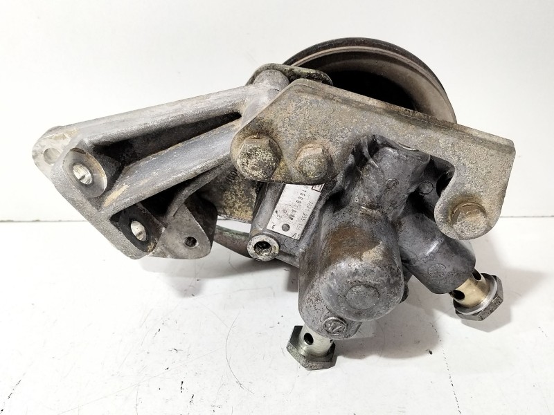 Recambio de bomba direccion para nissan trade 100 3.0 turbodiesel referencia OEM IAM 7681955136  