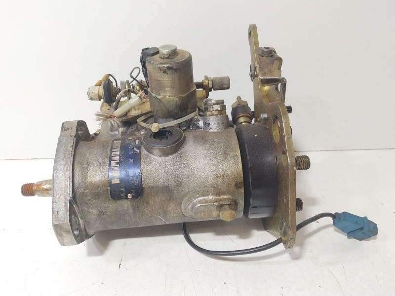 Recambio de bomba inyeccion para citroën berlingo 1.9 1,9 d sx modutop familiar referencia OEM IAM R8445B230A  