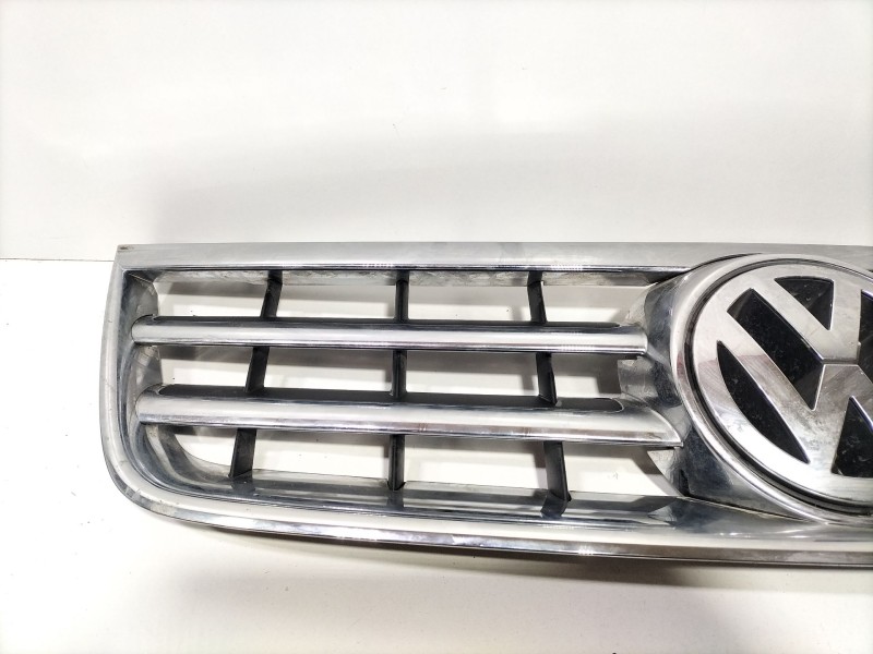 Recambio de rejilla delantera para volkswagen touareg (7la, 7l6, 7l7) 5.0 v10 tdi referencia OEM IAM 7L6853651  