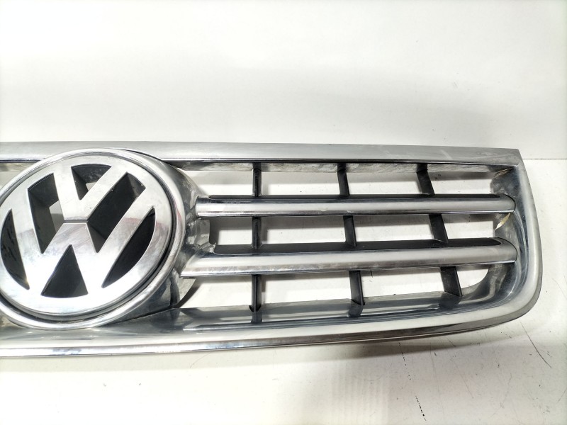 Recambio de rejilla delantera para volkswagen touareg (7la, 7l6, 7l7) 5.0 v10 tdi referencia OEM IAM 7L6853651  